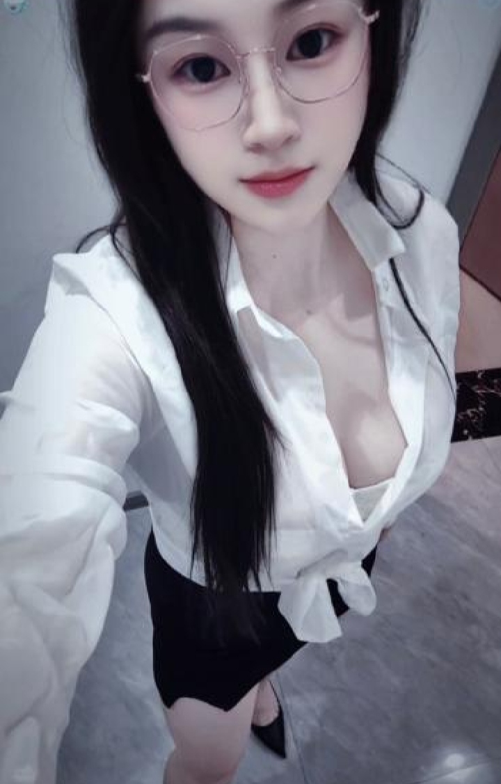 丰润眼镜美御姐咪咪