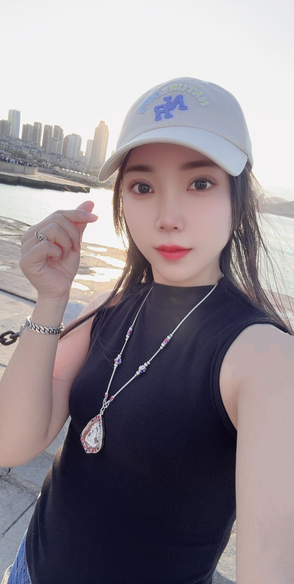 素颜蜜桃臀兼职小姐姐