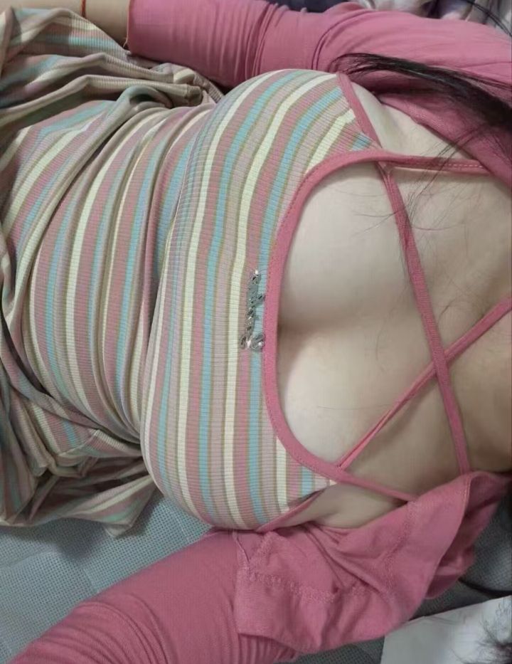 大奶短发辣妹宝儿