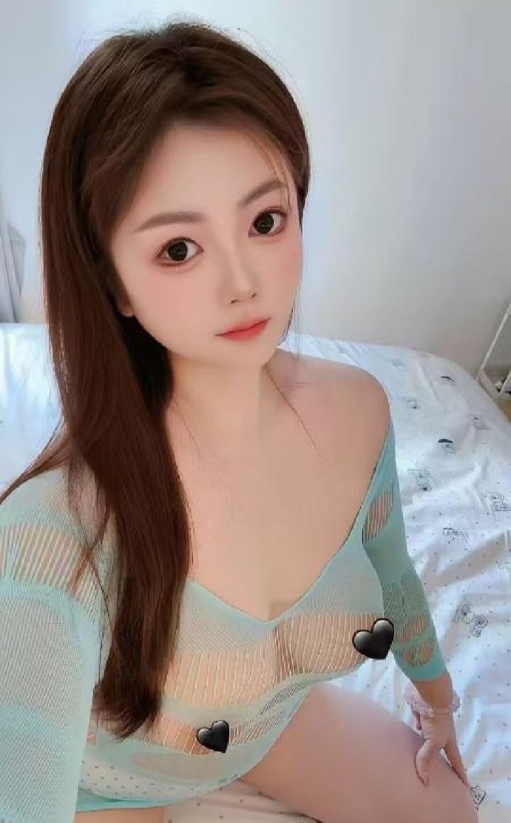 制服美乳尤物小晴