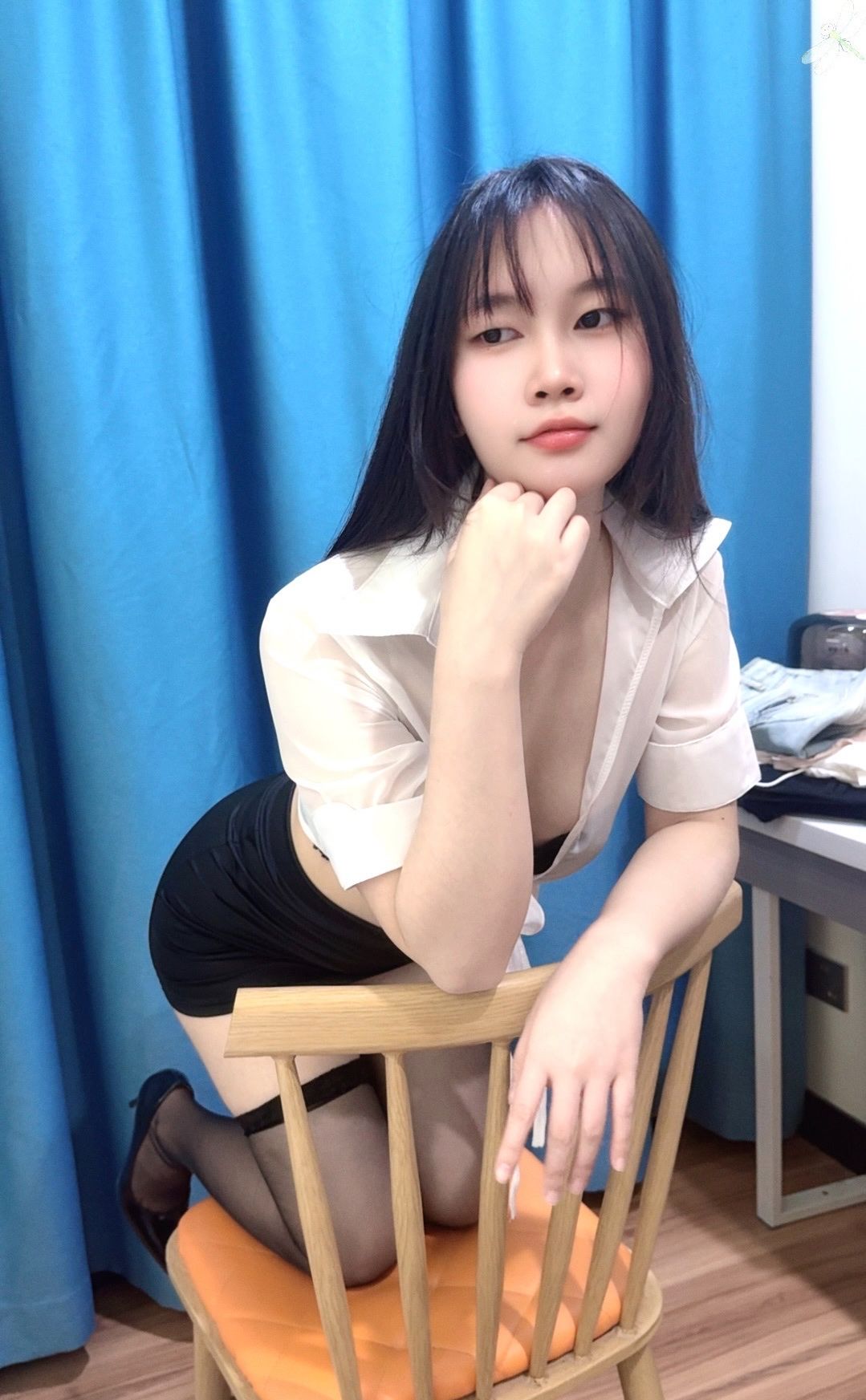 白云永泰小爱 06年三点粉嫩 会夹 小蛮腰筷子腿