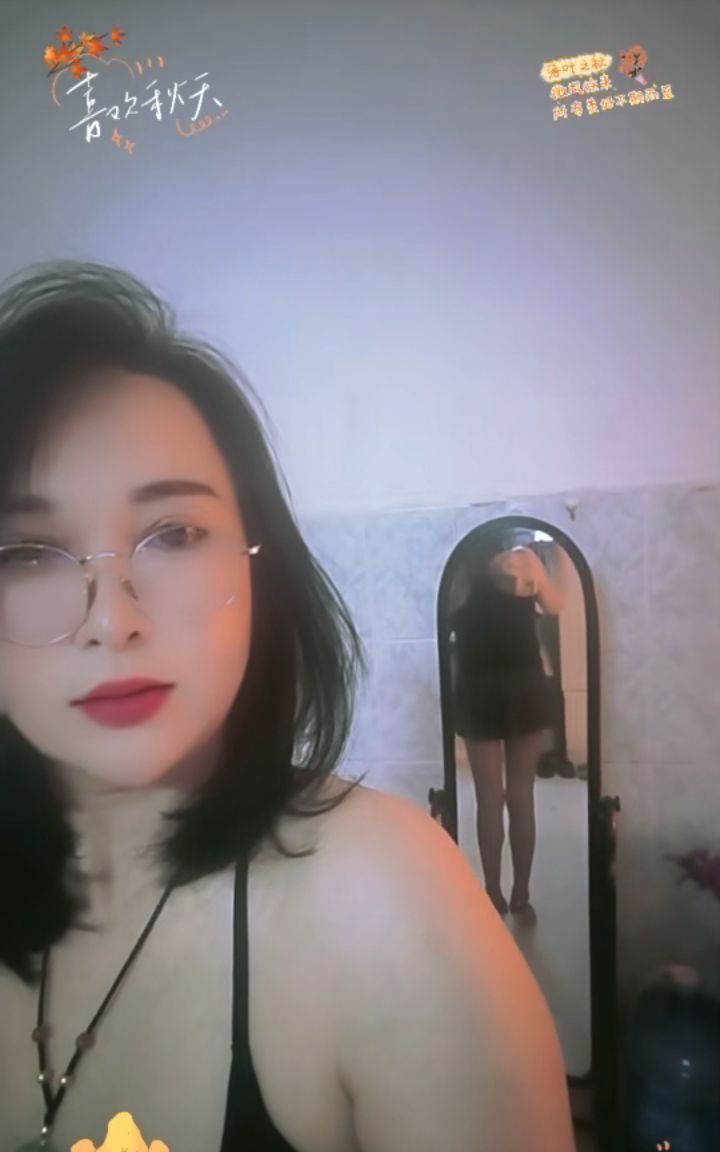 丰满眼镜阿姨小财迷