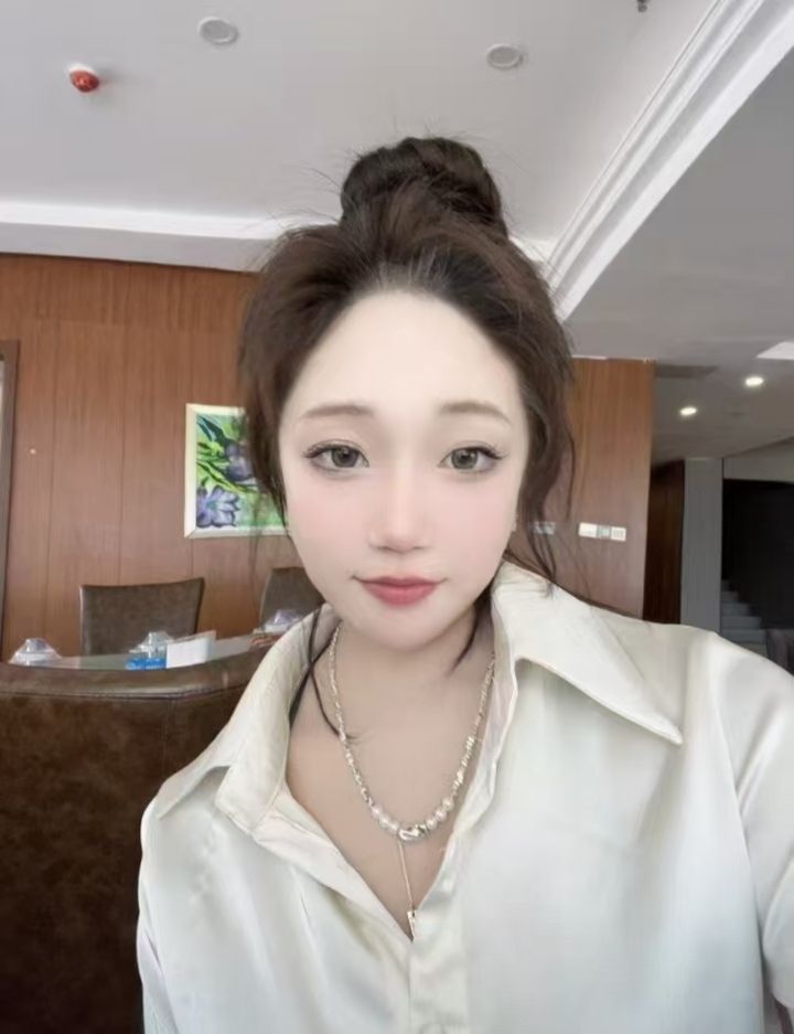 热辣东北妞妞红红