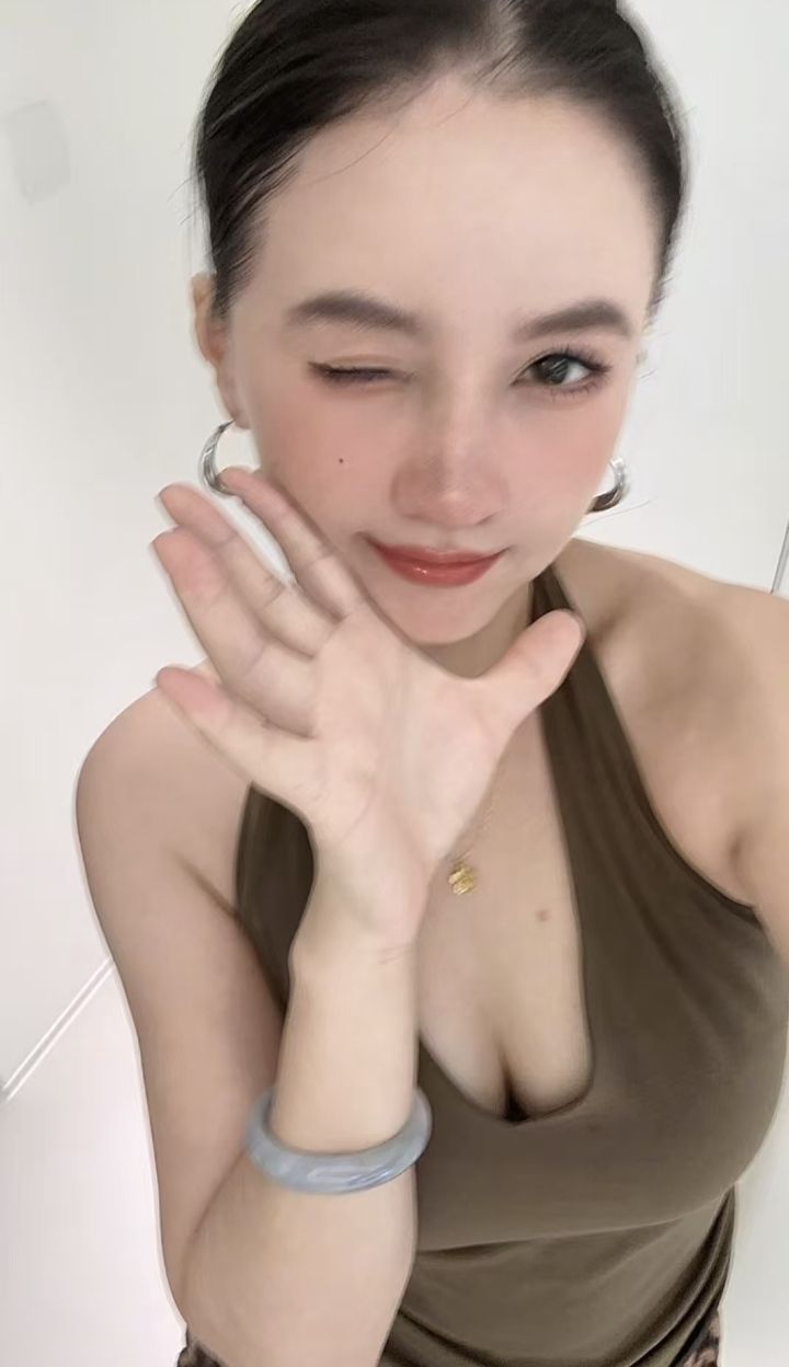 丰满白嫩温柔小姐姐