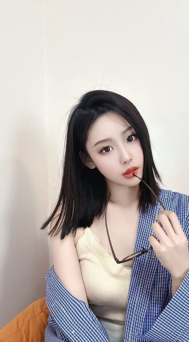 白嫩美妞奶茶七分甜