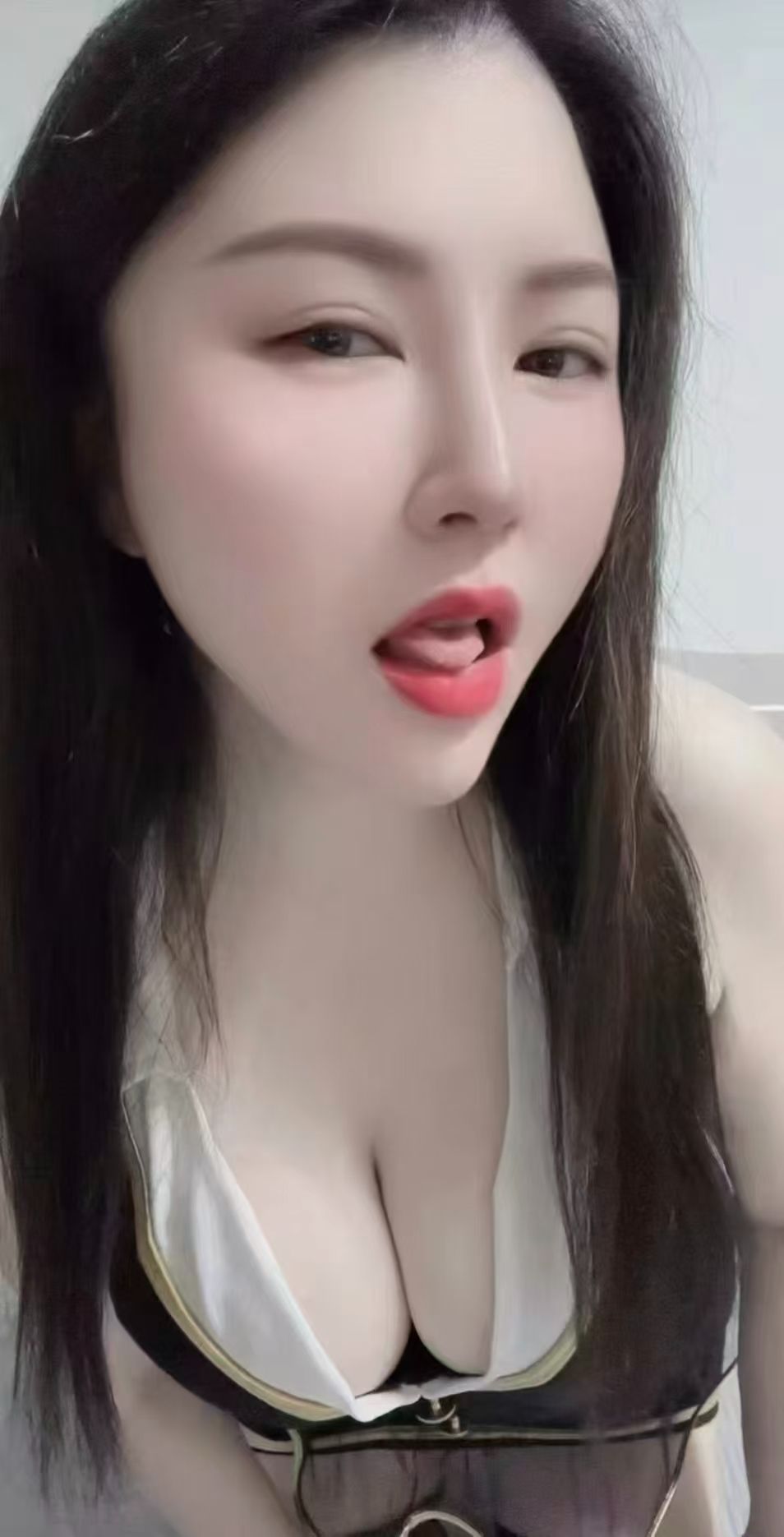 风情万种的美艳御姐