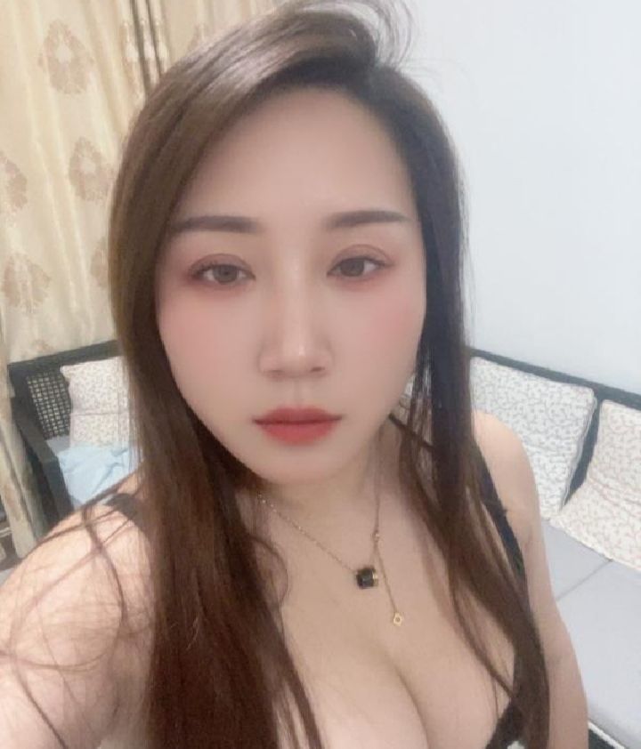 梅花园爆乳奶牛雪雪