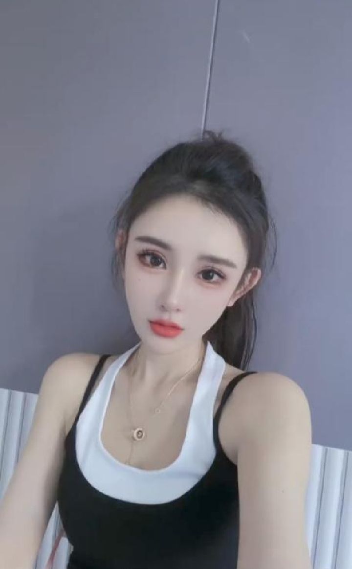 晒布甜妹苏小小老师