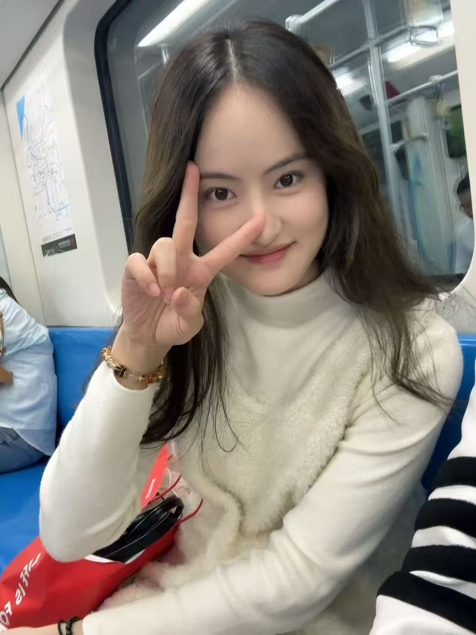 学生兼职,在校大学生。