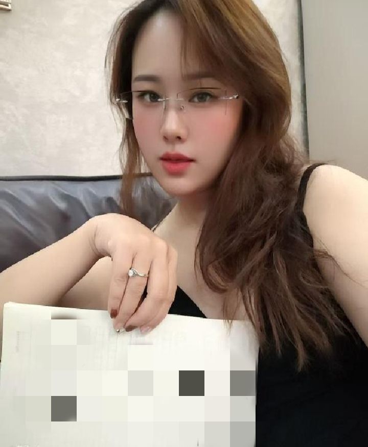 魅惑眼镜小少妇芒果