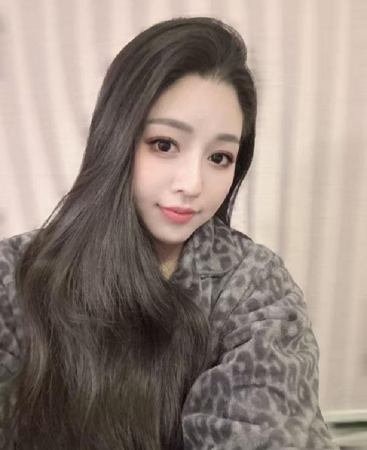 天心长腿美御姐梓琪