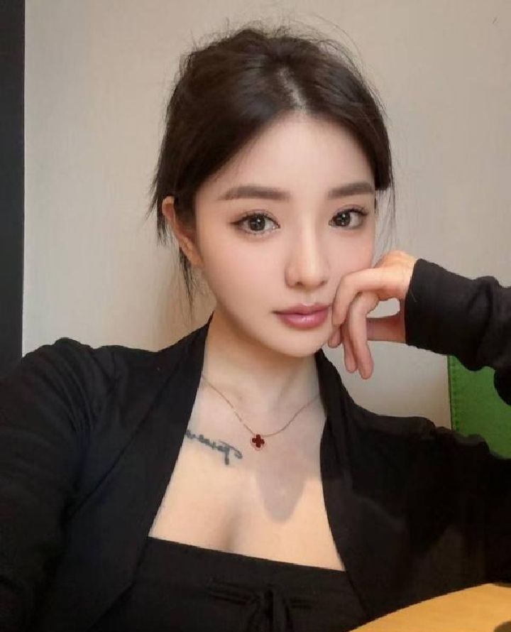 情趣黑丝美御姐梦梦