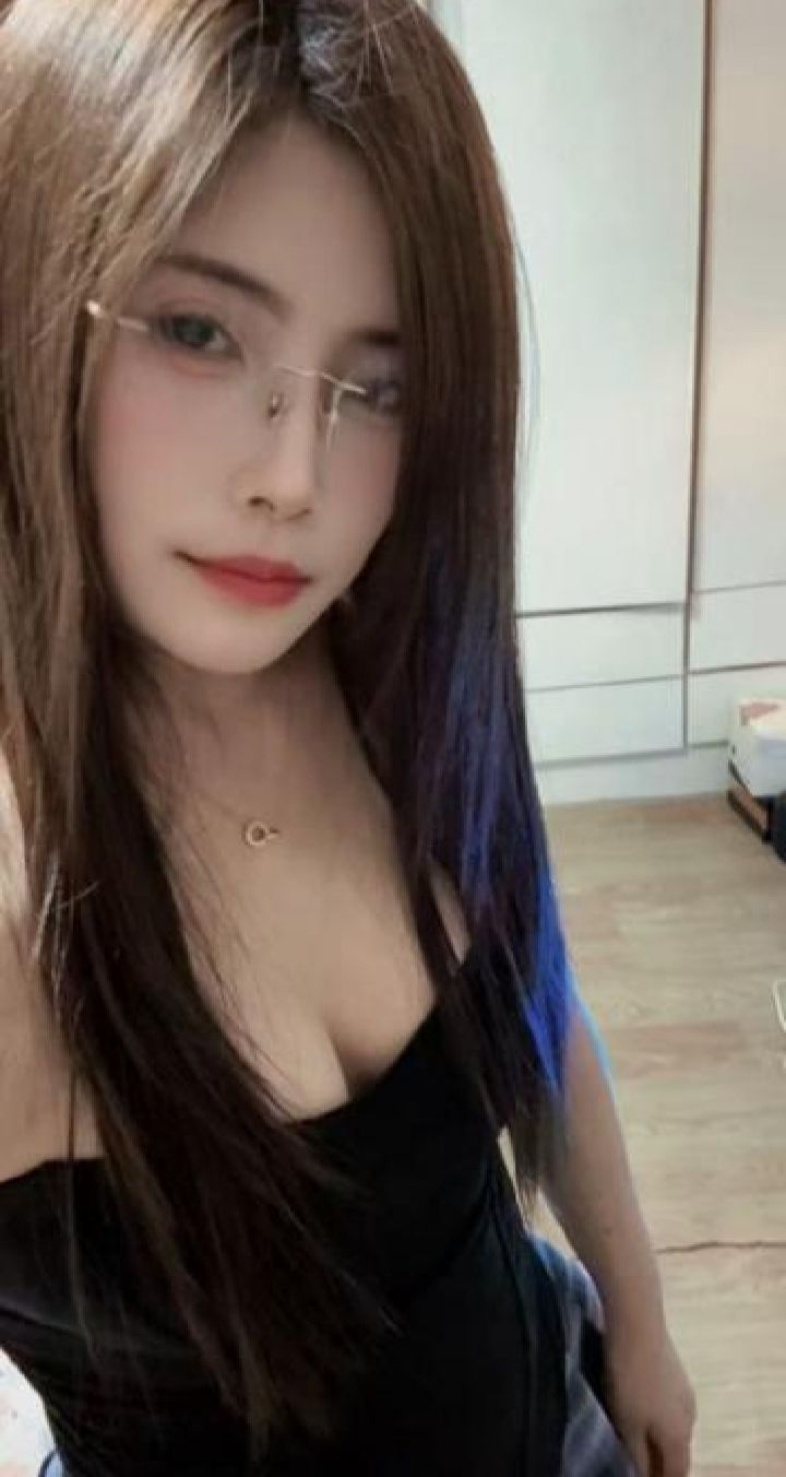 眼镜制服御姐子希