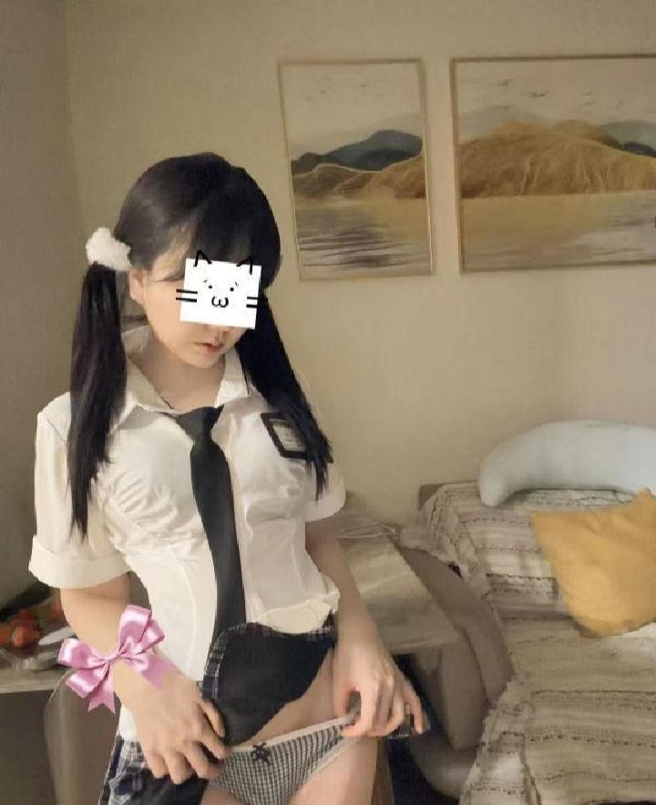 东渡制服萝莉小爱宝