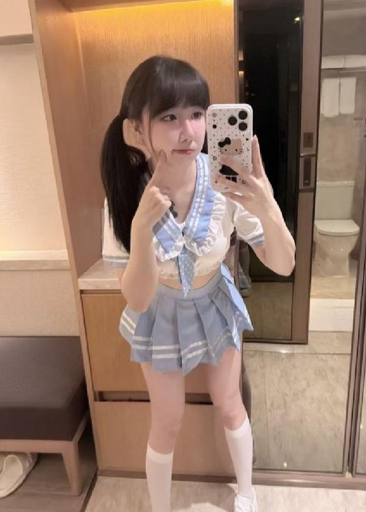 东渡制服萝莉小爱宝