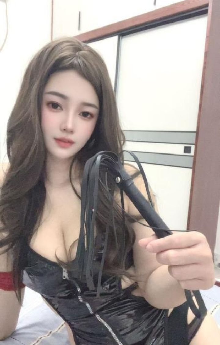 调教丰满情趣辣妹雯雯