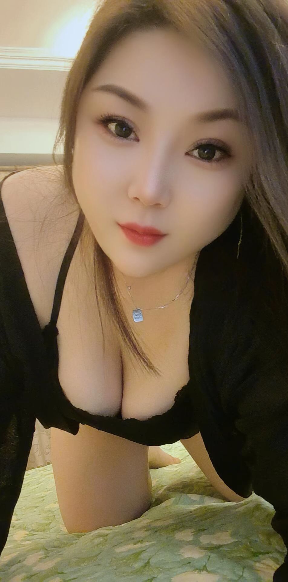 胸大，性格开朗， 只要不太过分的要求都可以满足