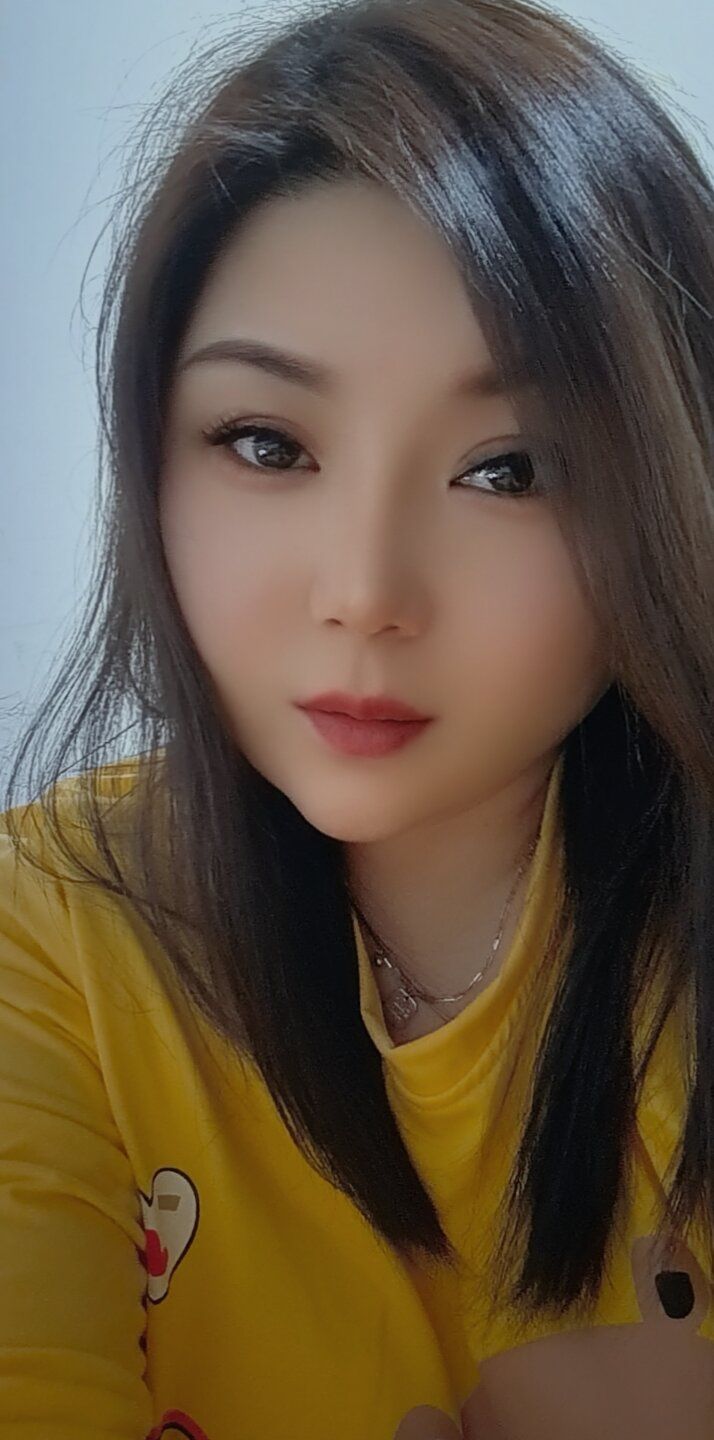 胸大，性格开朗， 只要不太过分的要求都可以满足