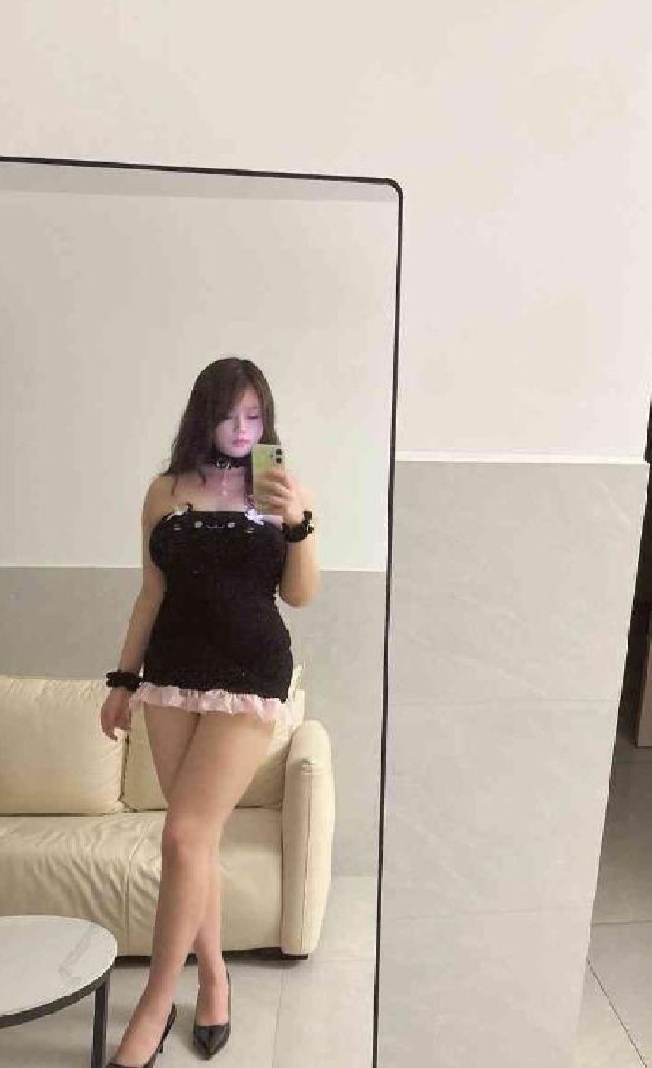 东站肉感无伞肥穴妹