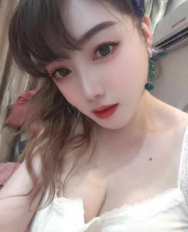 西湖大奶欲女少妇