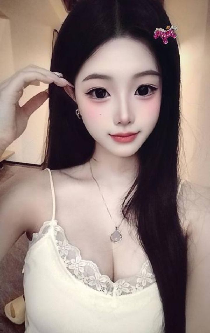 性感大胸嫩妹玫瑰