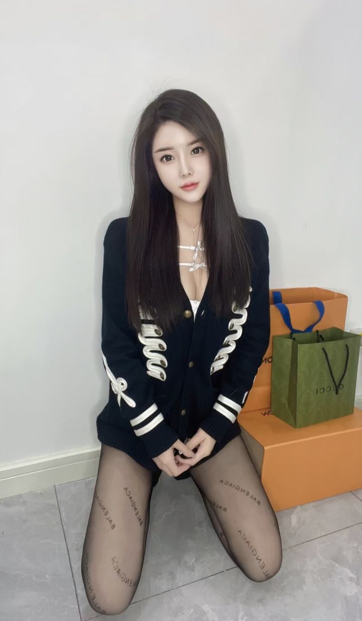 黑丝美腿辣妹桃子