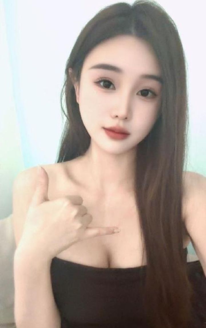 丰满颜值嫩妹比拉