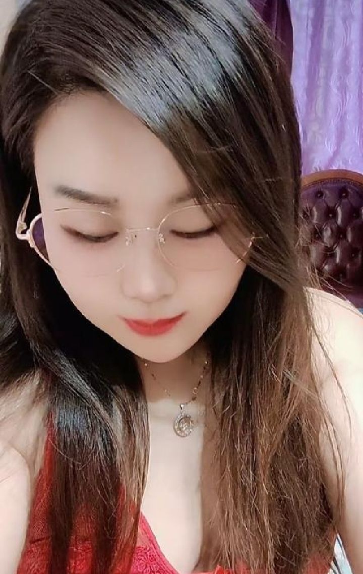 超润制服眼镜少妇