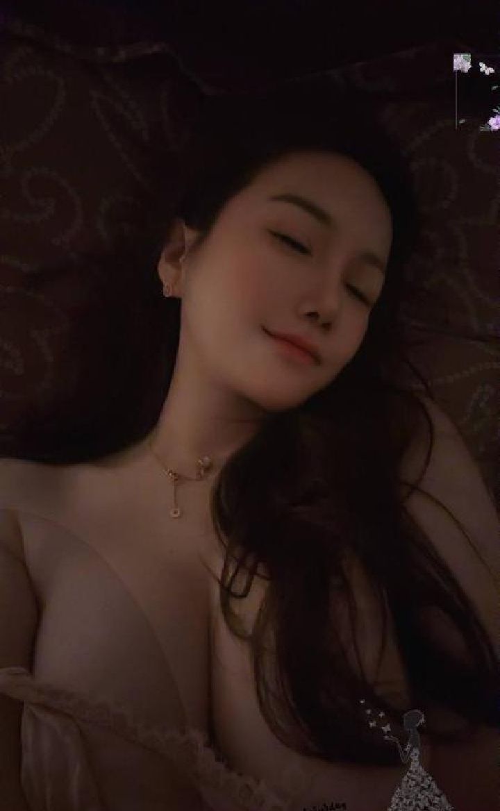 朝阳混血美乳御姐