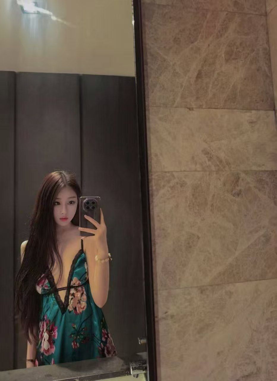 双井颜值大胸嫩妹