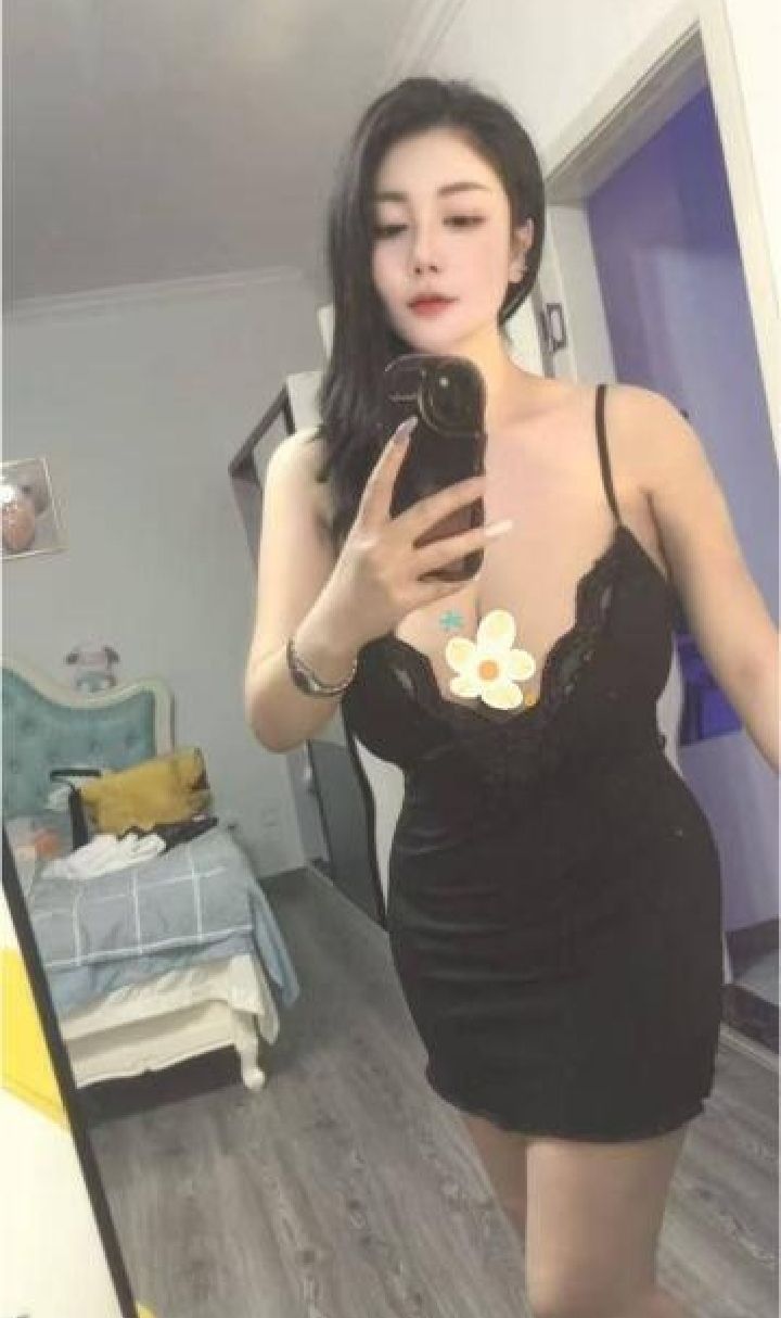 丰满大长腿辣妹苒苒