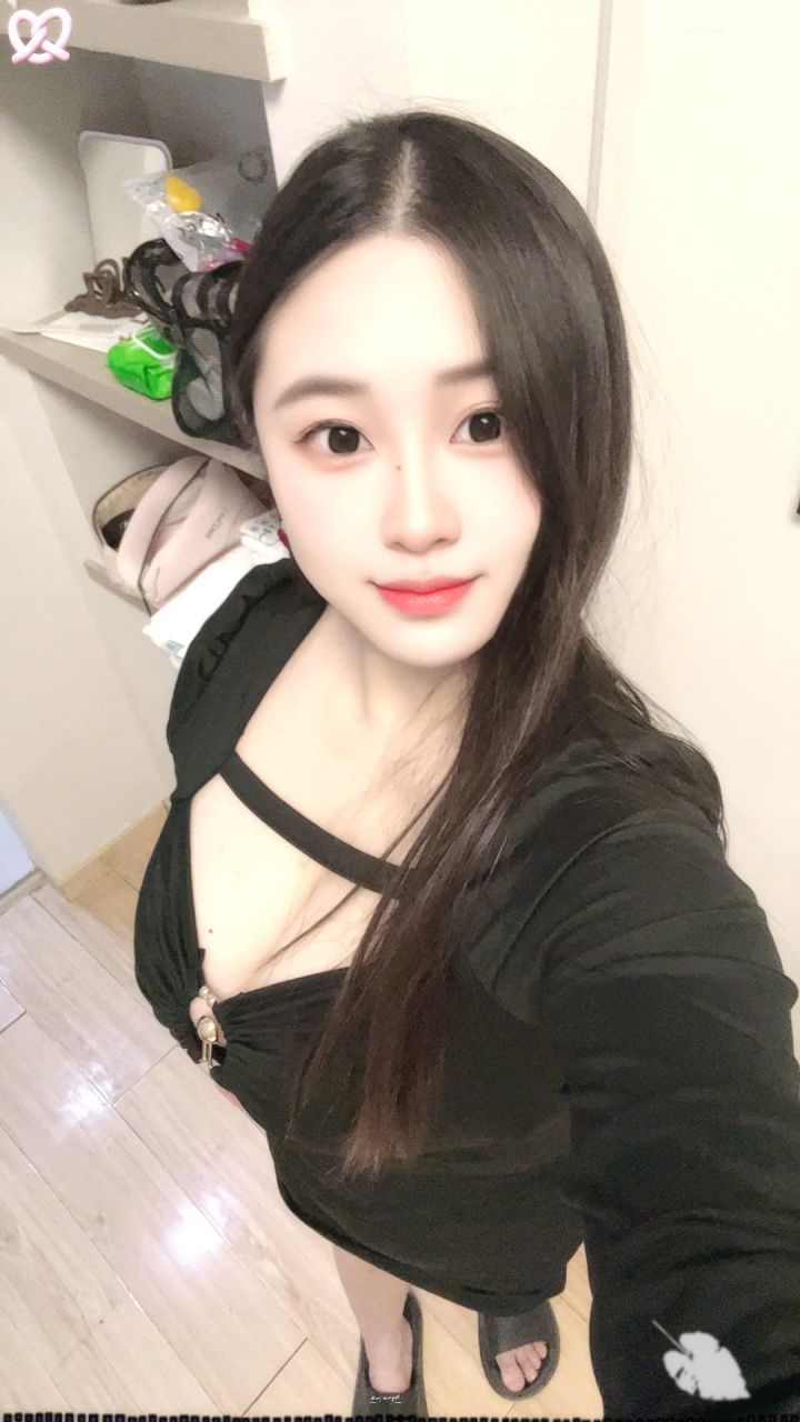大奶妹子小白