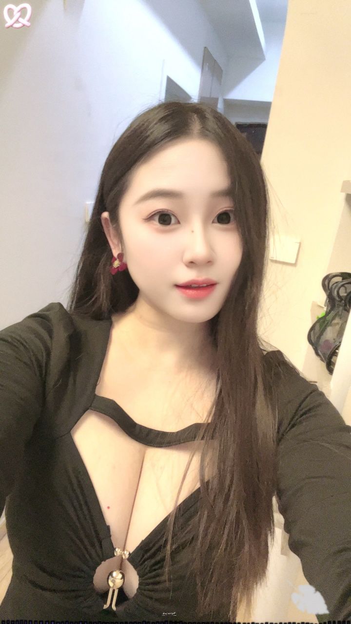 大奶妹子小白