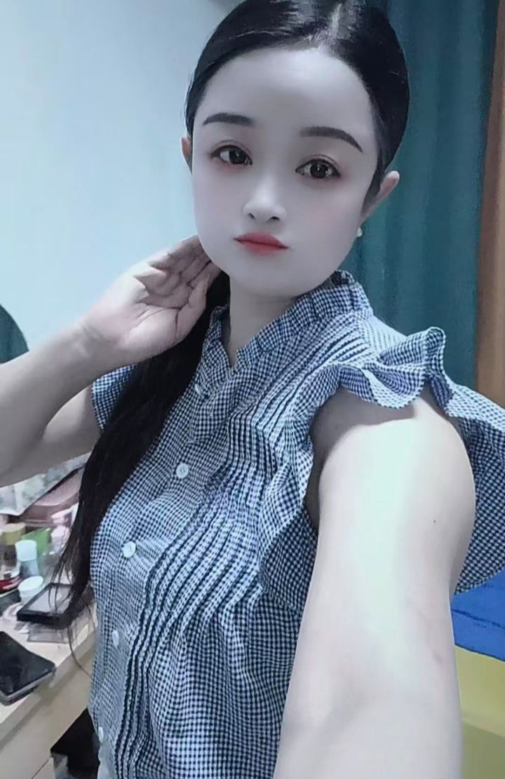 服务系小姐姐笑笑