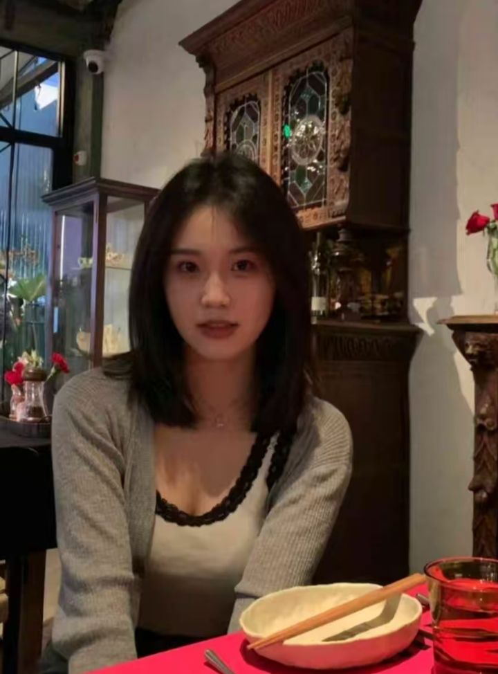 白嫩丰润甜妹泡泡