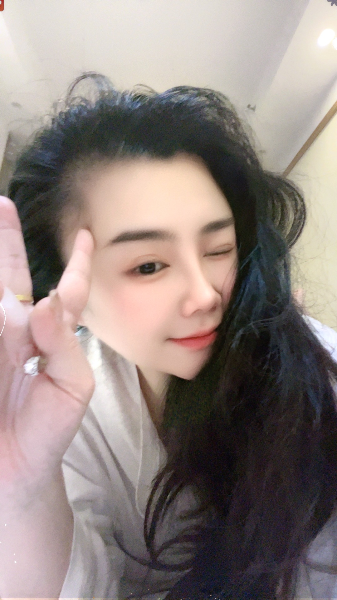 服务很多.情趣内衣丝袜什么的都有