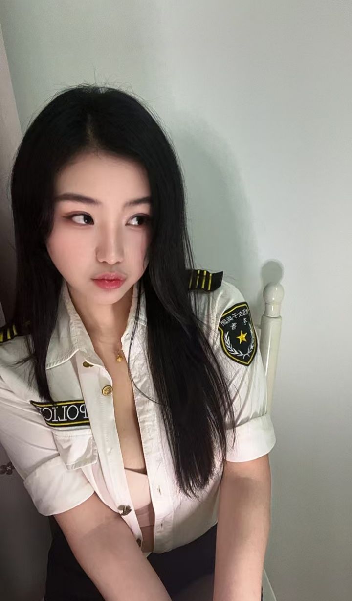 美乳制服妖精周嘤嘤