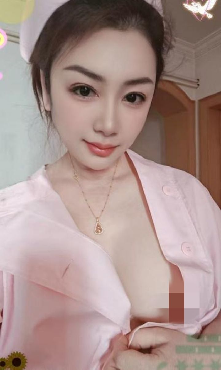 美艳大胸护士装御姐