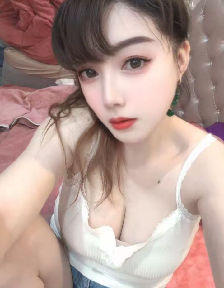 西湖热辣爆乳大女人