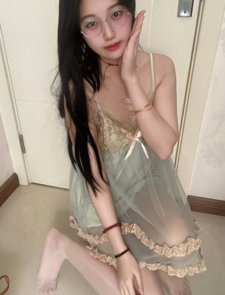 肉丝眼镜辣妹小乖