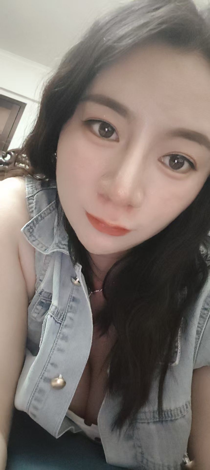 荔湾西村惠儿 大鲍鱼流了好多水 阴唇肥肥 淡香好吃