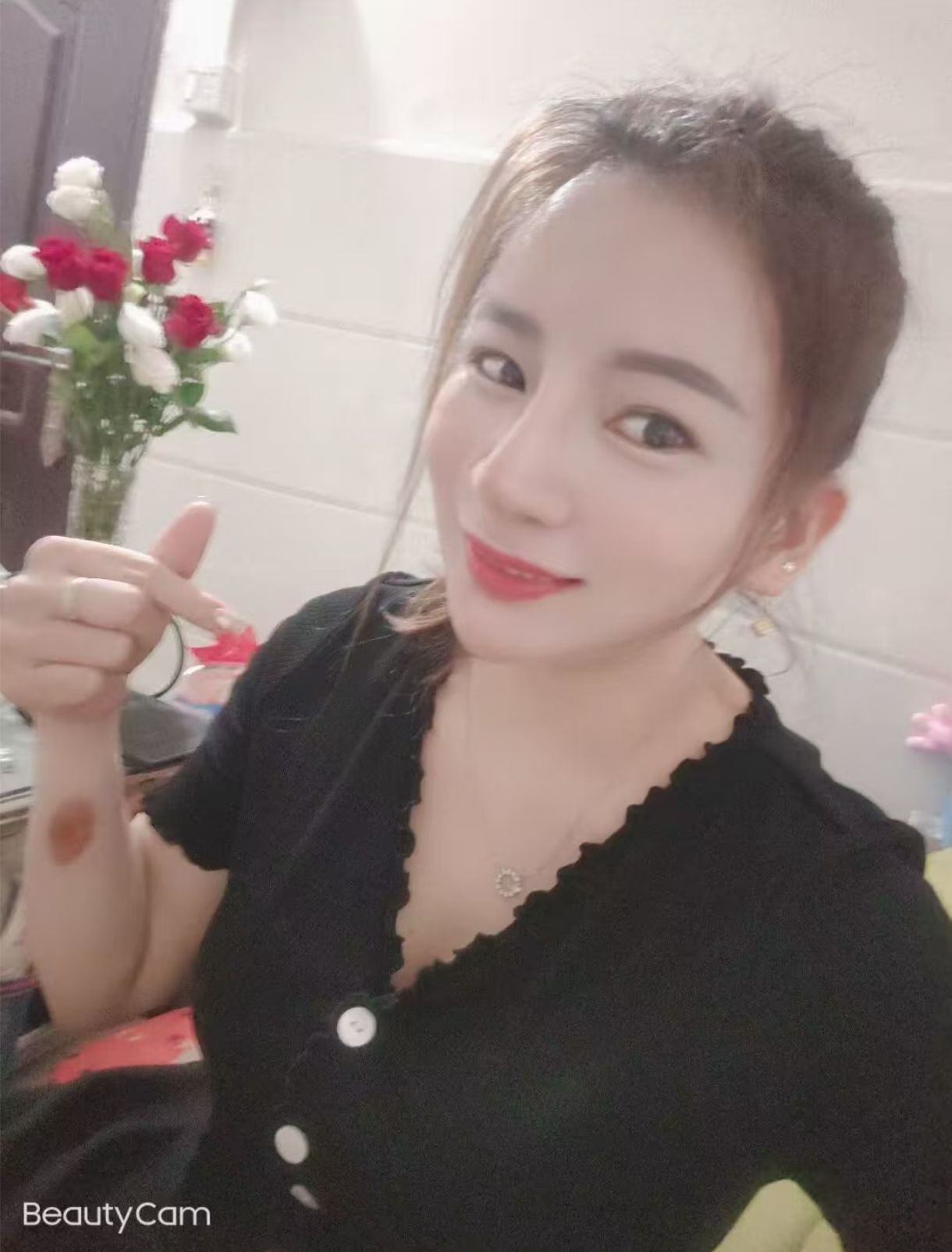 荔湾西村惠儿 大鲍鱼流了好多水 阴唇肥肥 淡香好吃