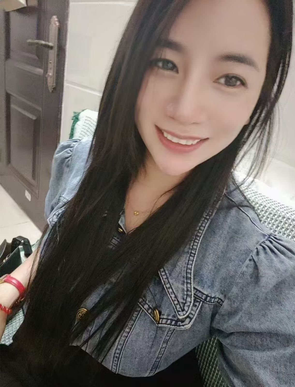 荔湾西村惠儿 大鲍鱼流了好多水 阴唇肥肥 淡香好吃