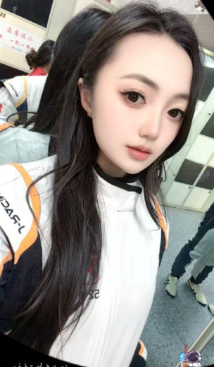 建邺服务系白嫩辣妹