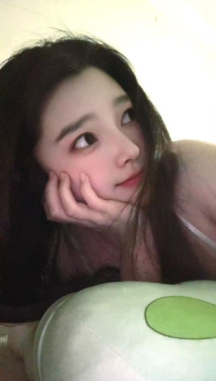 丰润冷白皮长腿嫩妹