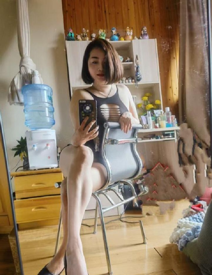 服务系情趣小少妇