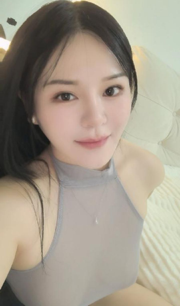 服务系美乳小可