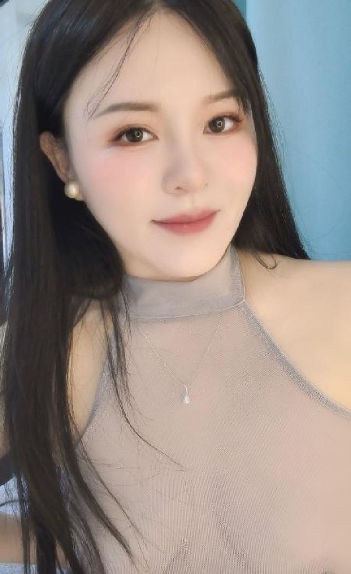 服务系美乳小可