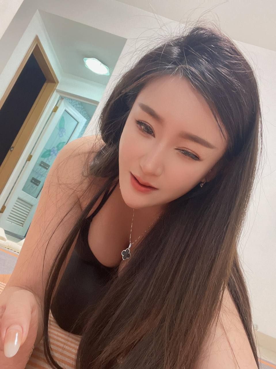 武汉性感大波妹肤白貌美