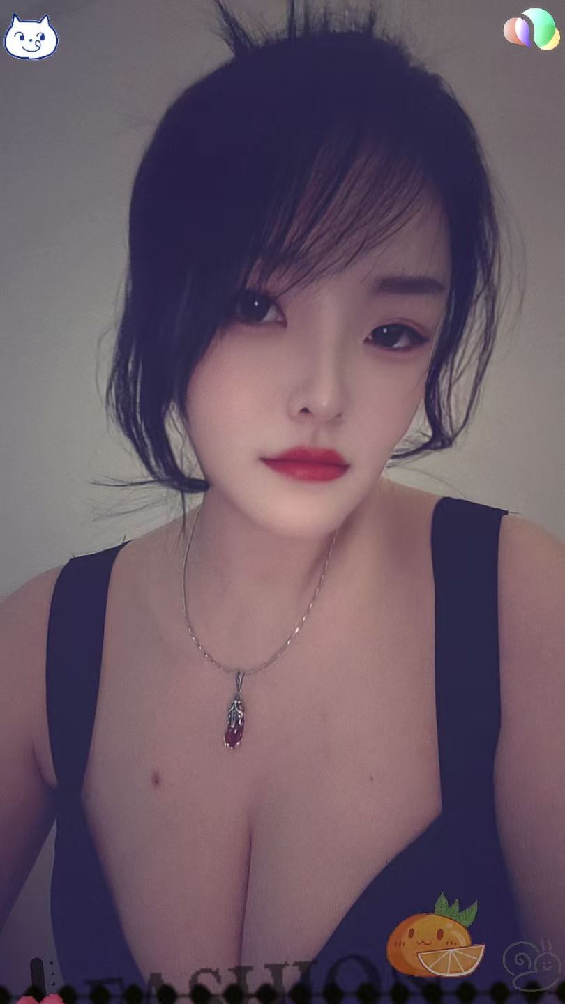 崇川大胸美女